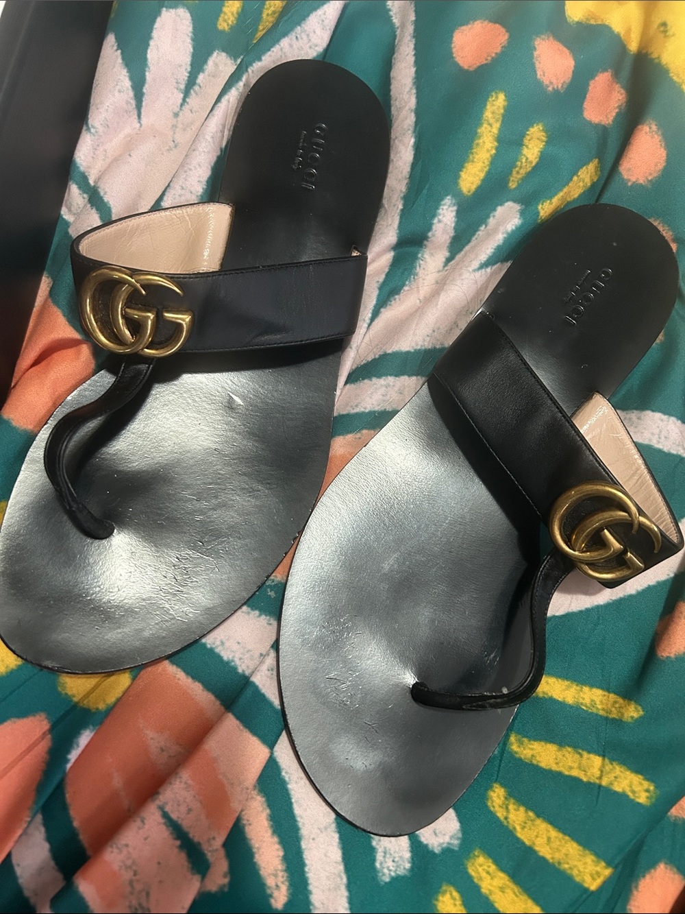 Gucci Black Leather Thong Sandal with Gold Double G - Picture 5 of 8